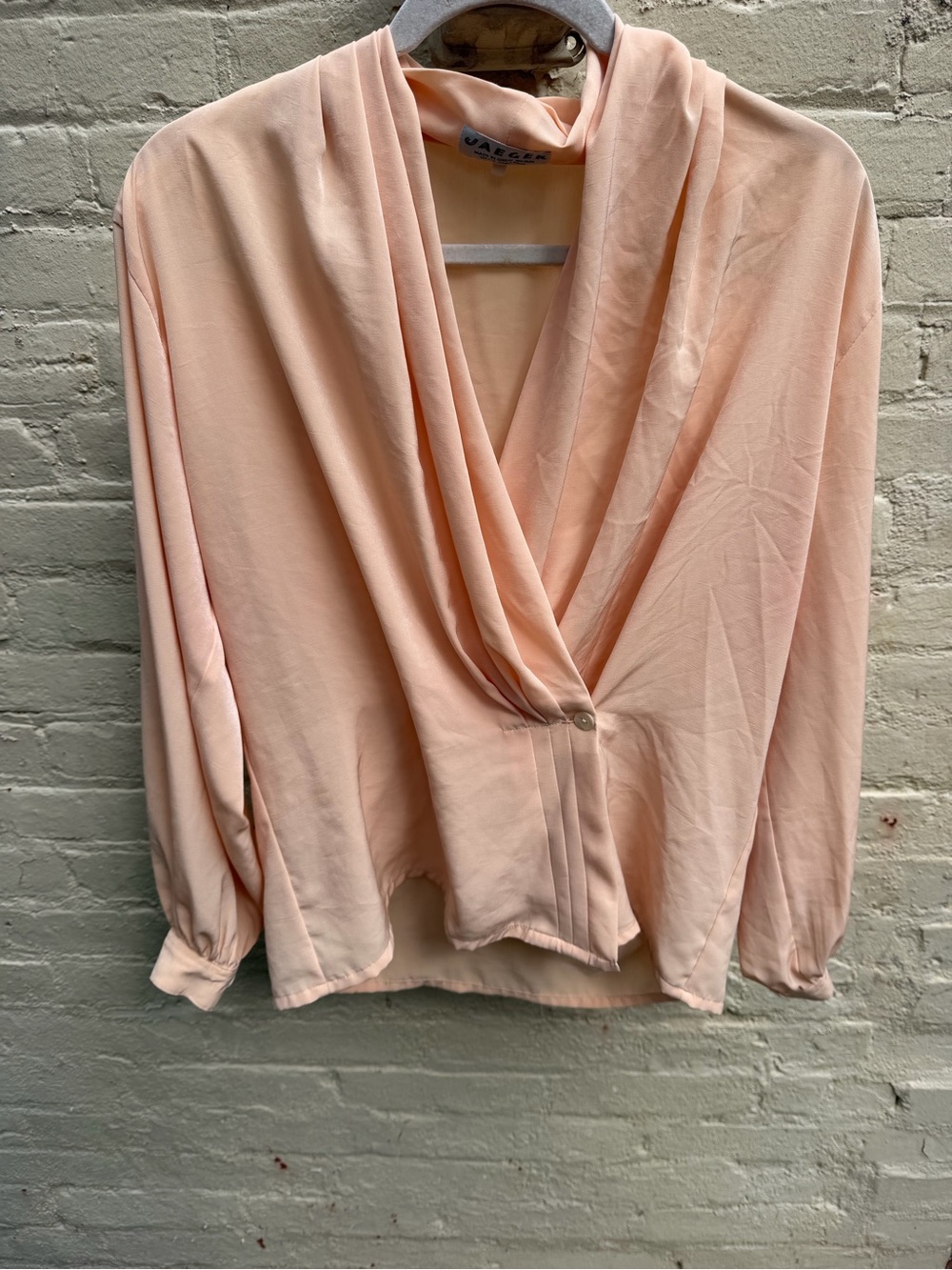 Gorgeous and elegant vintage Jaeger pink/peach blouse excellent condition